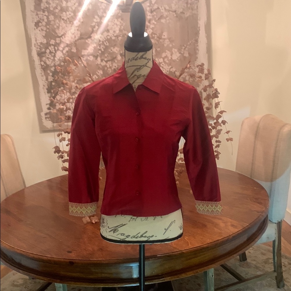 Fitted Red 3/4 Sleeve Button Down Shirt with Notched Collar